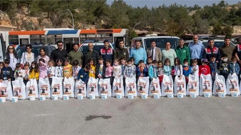 Mersin Büyükşehir Ekipleri Kenti Sokak Sokak Dolaştı, Patili Dostları Besledi