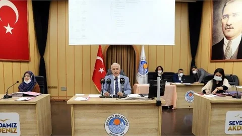 Akdeniz Belediye Başkanı Mustafa Gültak, Belediyeyi Ağır Bir Borç Yükü İle Devraldıklarını, Bir Yandan Hizmet ve Proje Üretirken, Borç Yükünü de Hafiflettiklerini Vurguladı