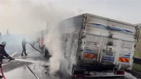 Pozantı-tarsus İstikameti Damlama Mevkiinde, Soda Yüklü Kamyonda Yandı