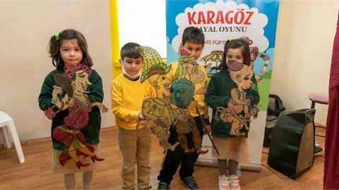 Mersin Büyükşehir, Çocukları Karagöz ve Hacivat’la Buluşturuyor