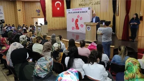 Akdeniz Belediyesi İle Toros Üniversitesi İşbirliğinde Hayata Geçirilen ‘gebelik ve Kadın Sağlığı Projesi’ Kapsamında, "Sağlıklı Gebelik, Mutlu Annelik" Konulu Eğitim Programı Düzenlendi