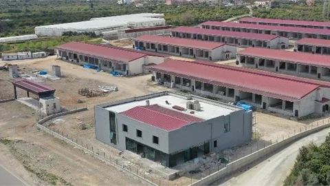 14 Yıldır Tamamlanamayan Erdemli Hali, Başkan Seçer’in Öncülüğünde Bitiriliyor