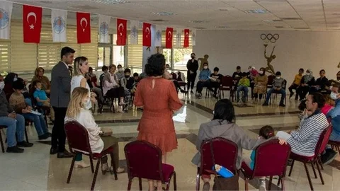 Mersin Büyükşehir’in "Çocuklarda Bilinçli Ekran Kullanımı Projesi" Devam Ediyor