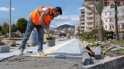 Anamur’da Yol Yapım Çalışmaları Sürüyor, Vatandaşlar Konforlu Ulaşıma Kavuşuyor