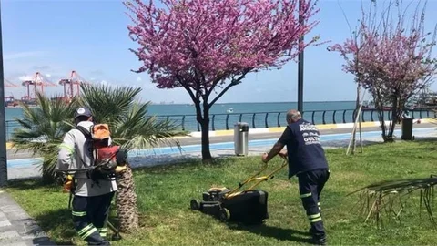 Akdeniz Belediyesi, Havaların Isınmasıyla Birlikte Park ve Yeşil Alanlarda Her Türlü Yenileme ve Düzenleme Çalışmalarına Hız Verdi