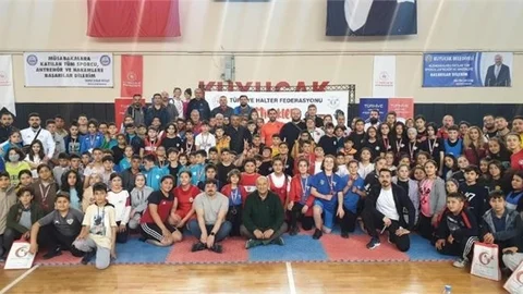 Büyükşehir’in Kır Çiçekleri, Minikler Türkiye Halter Şampiyonası’nda Önemli Dereceler Elde Etti