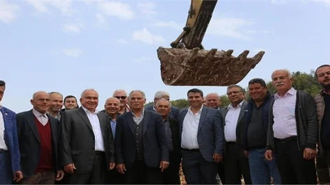 ‘kent Merkezinde Ne Varsa, Kırsal Mahallelerde O Olacak’ Bakışıyla Hareket Eden Mersin Erdemli Belediyesi Hummalı Bir Çalışma Yürütüyor