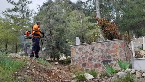 Mersin Büyükşehir Belediyesi Ekipleri, Yaklaşan Ramazan Bayramı Öncesinde, Cami ve Mezarlık Temizlik İle Genel İlaçlama Çalışmalarını Hızlandırdı.