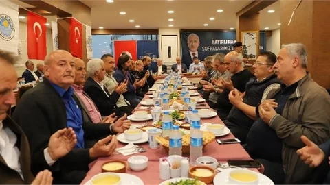 Başkan Gültak, İlçe Sınırları İçerisinde Görev Yapan Muhtarları İftar Sofrasında Ağırladı.