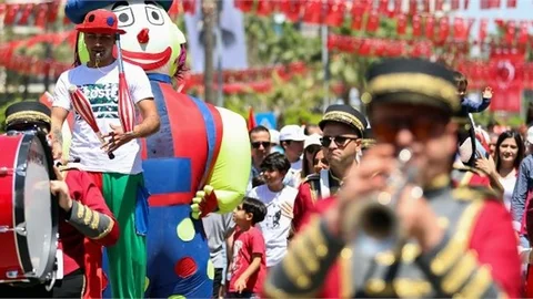 Başkan Seçer ve Meral Seçer, Çocukların 23 Nisan Sevincine Ortak Oldu