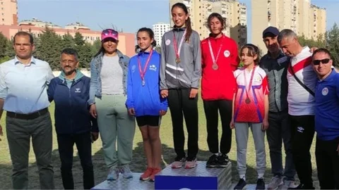 Mersin Büyükşehir’in Kır Çiçekleri, 2022 Anadolu Yıldızlar Ligi Grup Yarışmalarında Derece Elde Etti