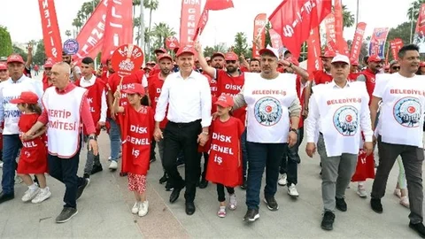 Başkan Seçer, 1 Mayıs’ta İşçi ve Emekçilerle Buluştu