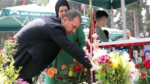 Başkan Seçer, Ramazan Bayramı Dolayısıyla Mersin Şehitliği’nde Düzenlenen Bayramlaşma Törenine Katıldı.