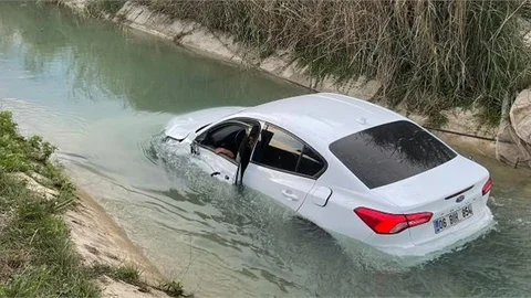 Mersin'de Kontrolden Çıkan Araç Sulama Kanalına Uçtu