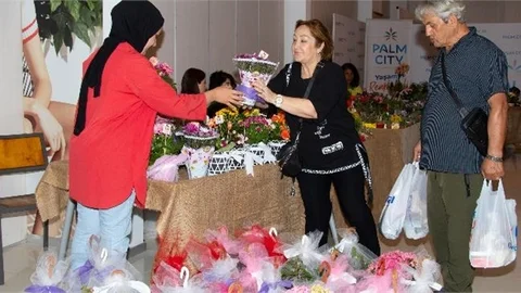 En Güzel Çiçekler Anneler İçin Mersin Büyükşehir’in Stantlarında