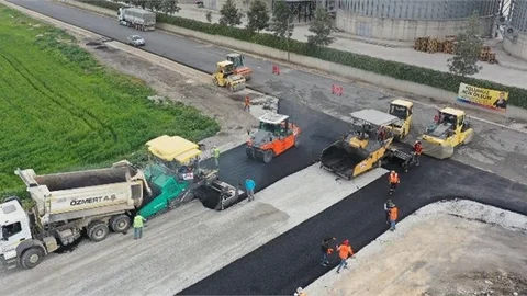 Mersin Büyükşehir, Ticari Alanlarda Yol Yenileme Çalışmalarını Sürdürüyor