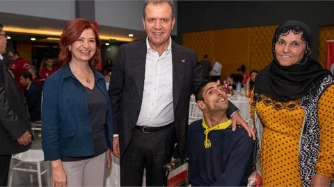 Başkan Seçer ve Meral Seçer, Özel Gereksinimli Bireylerle Dayanışma Yemeğinde Bir Araya Geldi