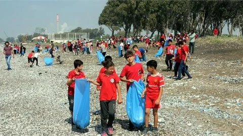 Deniz Kaplumbağaları İçin Kazanlı Sahili'ni Temizlediler