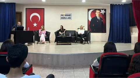 Mersin Büyükşehir Kariyer Merkezi İle Öğrenciler Bir Adım Öne Çıkıyor