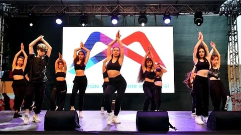 Mersin Büyükşehir’in 19 Mayıs Etkinlikleri Dans Show İle Noktalandı