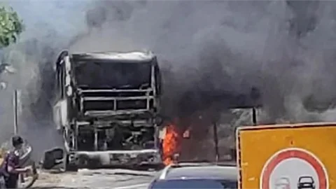 Otobüs Yangını Ormana Sıçradı