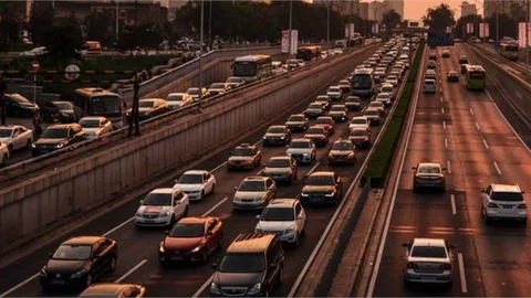 Otomobiller İçin Otoyollarda Hız Sınırlarını Yeniden Belirledi.