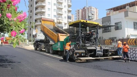 Mersin Büyükşehir’in Yol Yapım Ekipleri, Eğriçam Mahallesi’nde Asfalt Çalışması Yapıyor