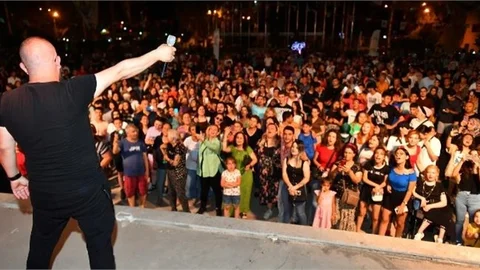 Mersin Büyükşehir’den Erdemli Kurs Merkezi Öğrencileri İçin Konser Etkinliği