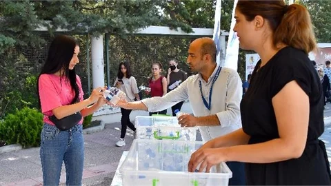 Mersin Büyükşehir, Yks’ye Giren Öğrencilerin Heyecanına Ortak Oldu