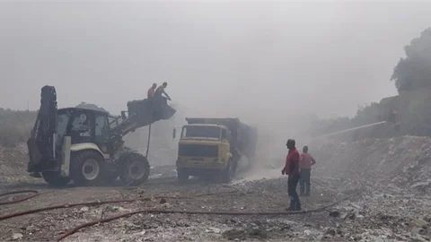 Palmiye Atığı Toplama Kamyonu Alev Alev Yandı