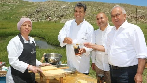 İtalyan Şef Torosların Zirvesinde Balla Tatlı Yaptı