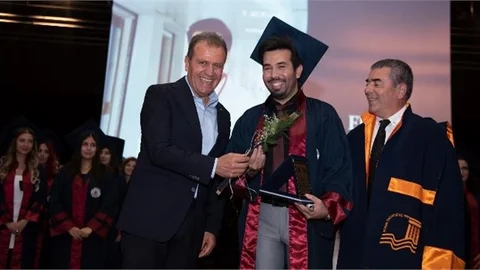 Başkan Seçer, Meü Tıp Fakültesi’nin Mezuniyet Töreni’nde Genç Hekimlerin Heyecanlarına Ortak Oldu