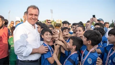 Başkan Seçer, ‘u11-u12 Futbol Şenliği Ödül Töreni’ne Katıldı