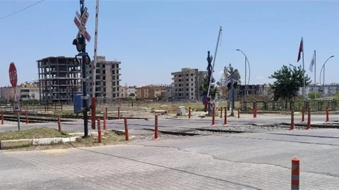 Tarsus Gazipaşa Hemzemin Geçidi Bakıma Alınıyor