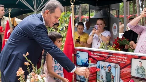 Başkan Seçer, Bayram Arifesinde Şehitliği Ziyaret Etti
