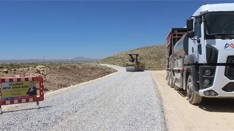 Mersin Büyükşehir, Kırsalda ve Merkezde Asfalt Çalışmalarına Aralıksız Devam Ediyor