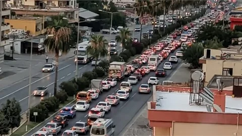 Mersin'de Denizden Dönenler Trafikte Yoğunluğa Neden Oldu