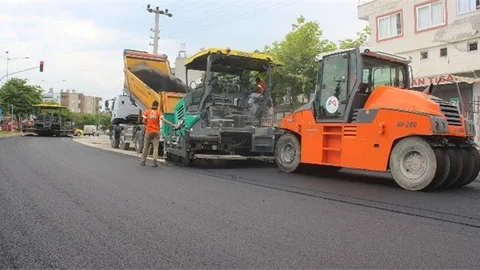 Büyükşehir Yol Yapım Ekipleri Kent Genelindeki Mesaisini Sürdürüyor