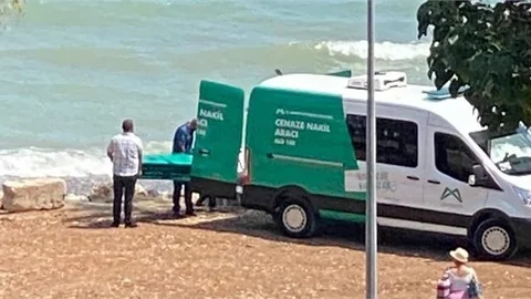 50 Yaşlarında Adam Denizde Hayatını Kaybetti