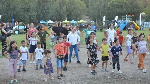 Mersin Büyükşehir’den Emekçi Kadınlara Eğlence Programı