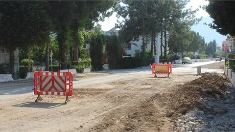 Mersin Büyükşehir Ekipleri, Bozyazı ve Aydıncık’ta Asfaltlama Çalışmalarını Sürdürüyor