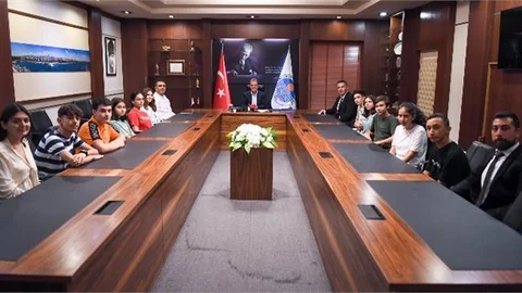 Seçer: "41’i Fen Lisesi Olmak Üzere Toplamda 102 Öğrencimiz Sınavlarda Başarı Gösterdiler"