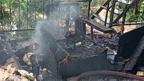 Yangında Ev Kullanılamaz Hale Geldi