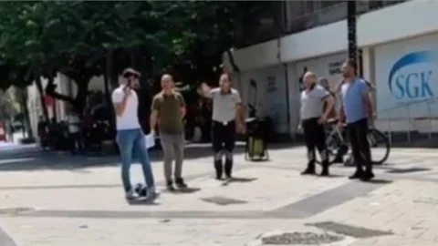 Başına Silah Dayadı Çevredekilere Korku Dolu Anlar Yaşattı