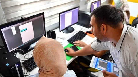 Mersin Büyükşehir’in Kadın ve Çocuk Bilim, Teknoloji Atölyesi’nde "Photoshop Eğitimi" Başladı