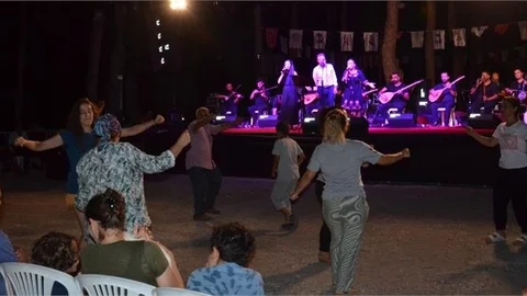 Mersin Büyükşehir’den Tarsus Çamalan’da Halaylı, Türkülü Konser