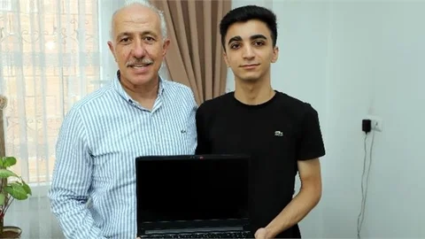 Akdeniz Belediye Başkanı Gültak, YKS Türkiye 496’ncısı Deniz’i Evinde Ziyaret Etti