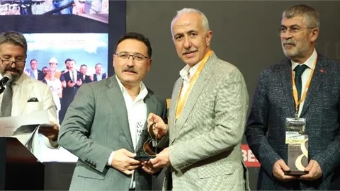 Başkan Gültak, Kayseri’de Düzenlenen Ödül Törenine Katıldı