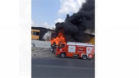 Mersin'de Geri Dönüşüm Tesisinde Yangın