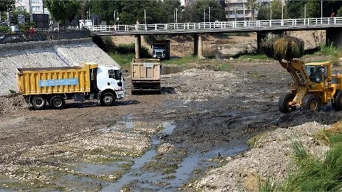 Akdeniz Belediyesi Fen İşleri Müdürlüğü Ekiplerinden, Müftü Deresi’nin Islah Çalışmasına Destek